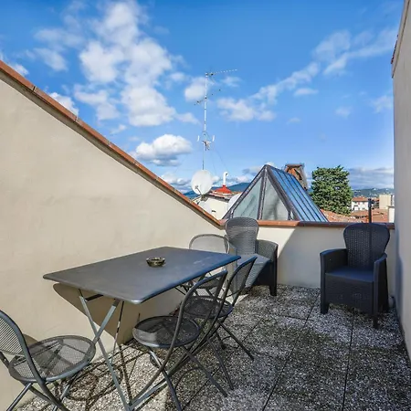 شقة Bright Last-floor With Terrace
